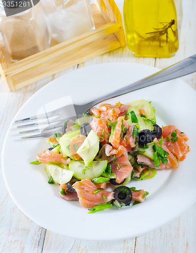 Image of salad with salmon