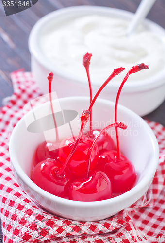 Image of cherry maraschino and sour creame