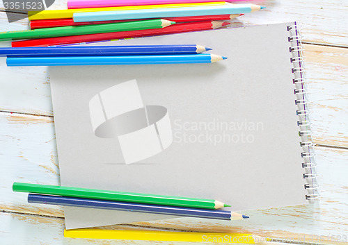 Image of note and pencils