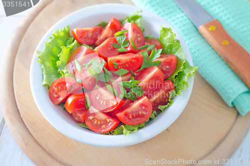 Image of salad with tomato