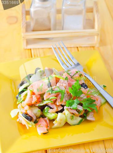 Image of salad with salmon