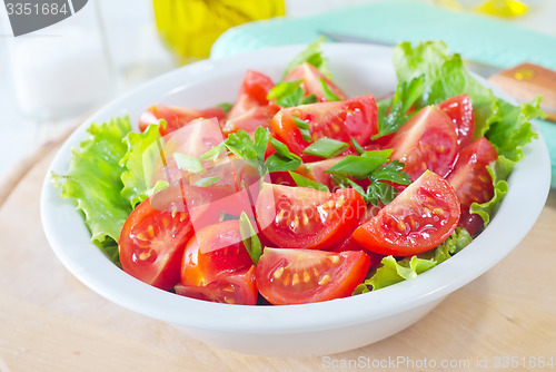 Image of salad with tomato