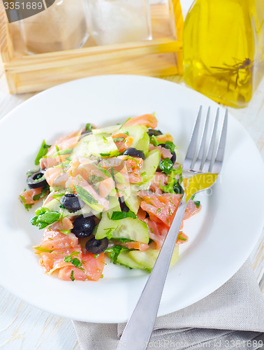 Image of salad with salmon