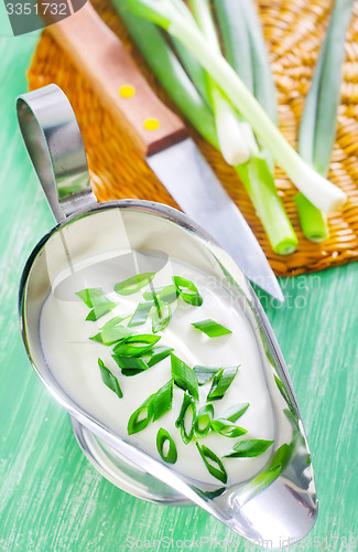 Image of sour cream with onion