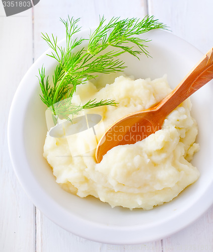 Image of Mushed potato in the white bowl