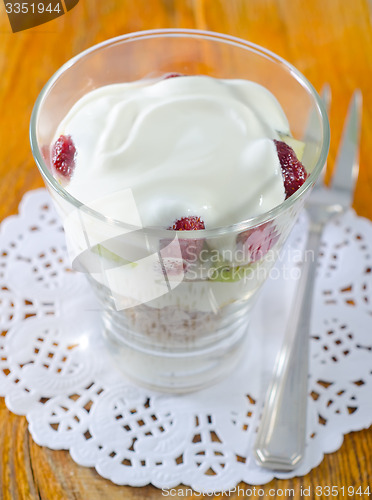 Image of oat flakes with yogurt