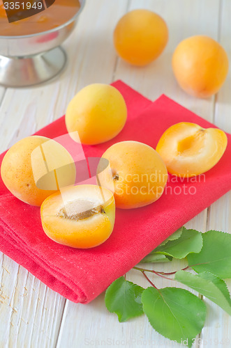 Image of apricots