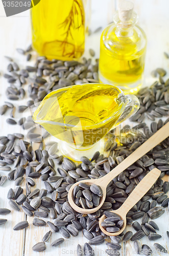 Image of sunflower seeds and oil