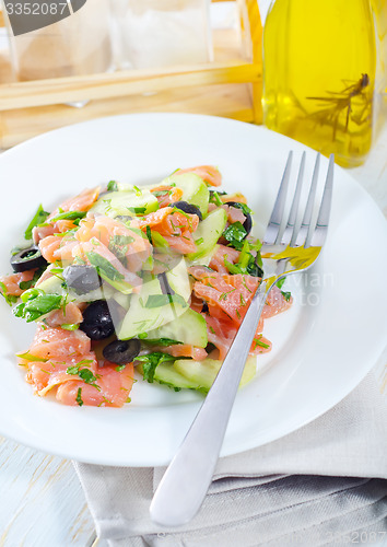 Image of salad with salmon