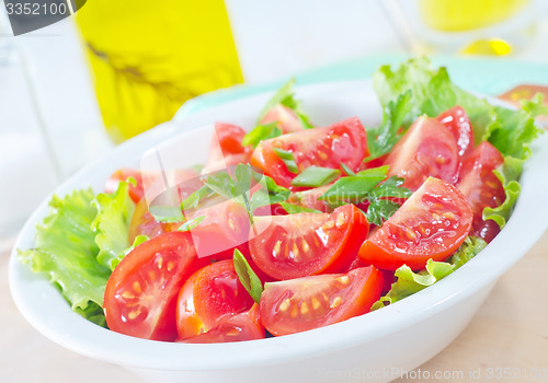 Image of salad with tomato