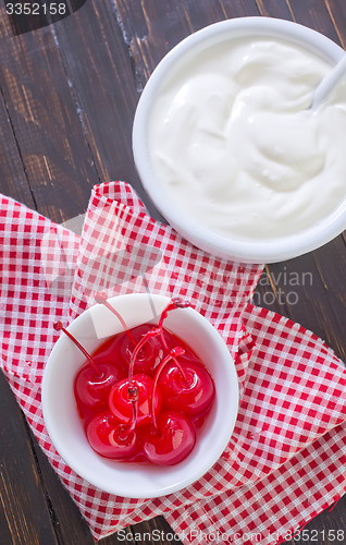 Image of cherry maraschino and sour creame