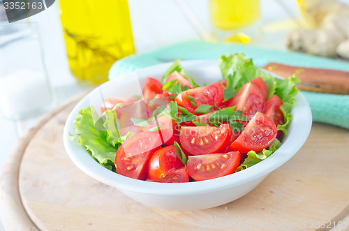 Image of salad with tomato