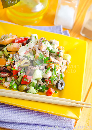 Image of salad with seafood