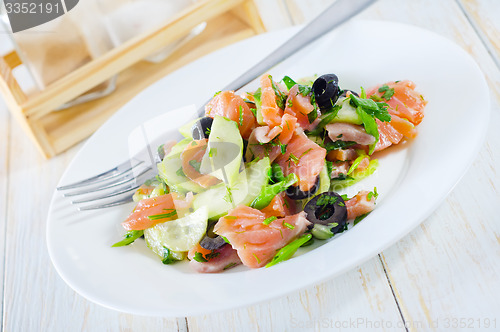 Image of salad with salmon