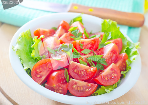 Image of salad with tomato