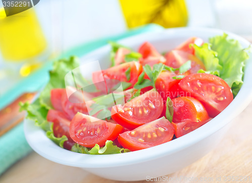 Image of salad with tomato