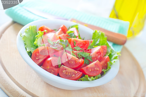 Image of salad with tomato