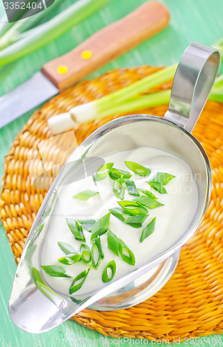 Image of sour cream with onion