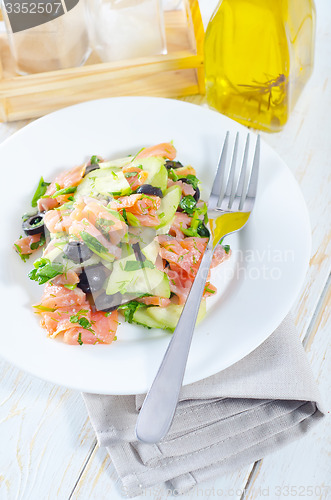 Image of salad with salmon
