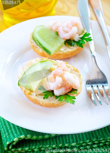 Image of avocado with shrimps