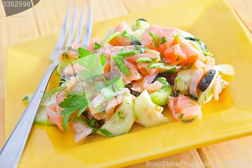 Image of salad with salmon