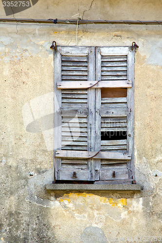 Image of window   e palaces  lonate c   