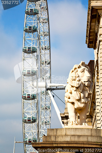 Image of lion  london eye in the spring sky  