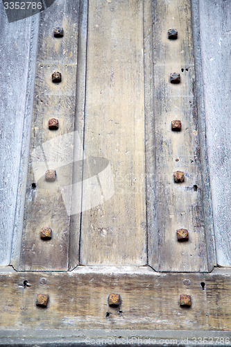Image of in london    rusty  brass nail and light