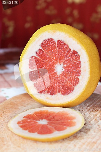 Image of cut grapefruit on the table