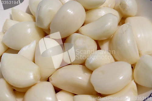 Image of many seeds of garlic