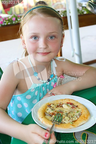 Image of girl eating pizza