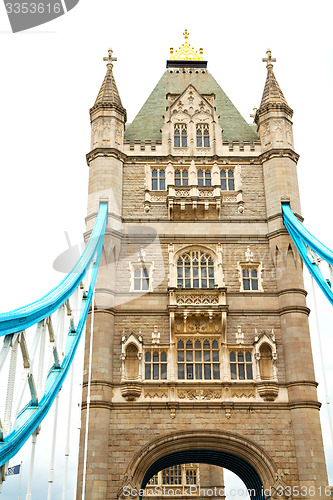 Image of london tower in   bridge and the cloudy 