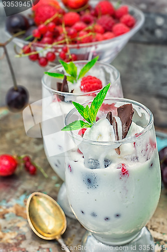 Image of ice cream with fresh fruit