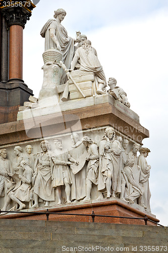 Image of albert monument in  kingdome and old construction