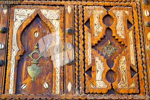 Image of shell  brown  rusty      morocco in   home and safe padlock 