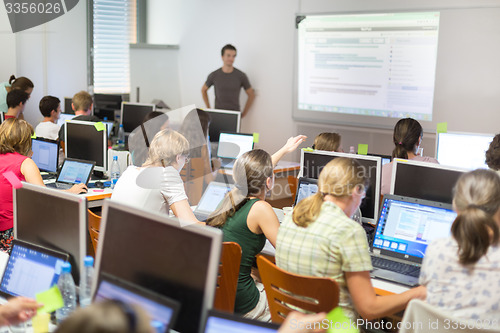 Image of IT workshop at university.