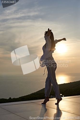 Image of young woman enjoy sunset