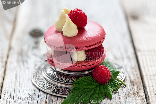 Image of Macaroon with ripe raspberries.