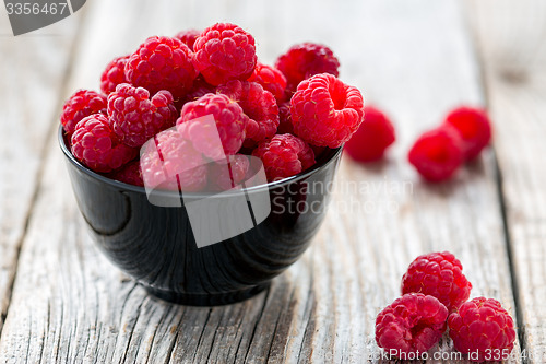 Image of Bowl with ripe raspberry.