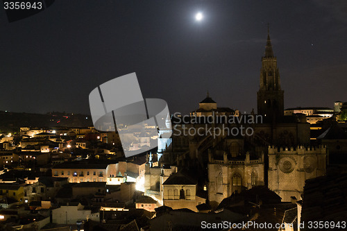 Image of Under the moon in Toledo