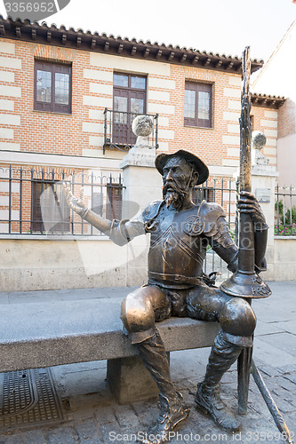 Image of Don Quiote statue