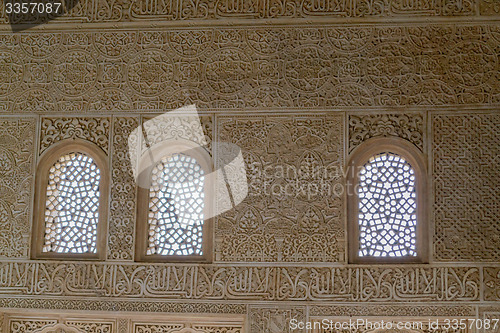 Image of Windows between carving