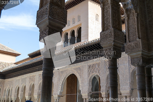 Image of Between columns at Alhambra