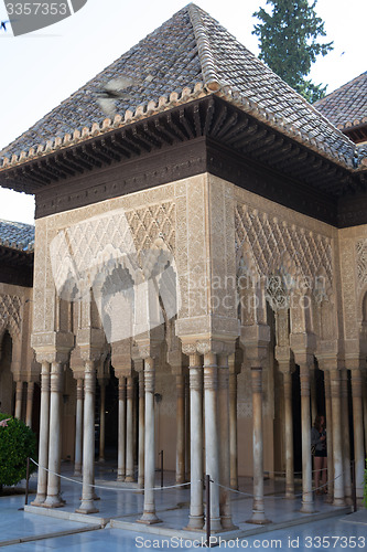 Image of Column Labrynth in Alhambra