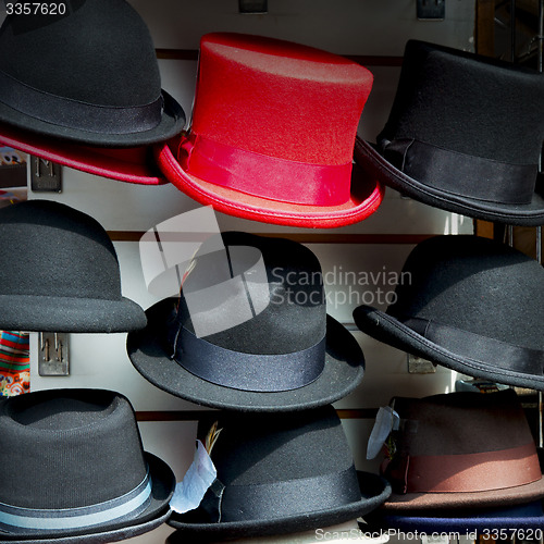 Image of in london old red hat and black  the  fashion shop