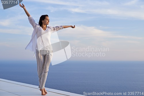 Image of young woman enjoy sunset