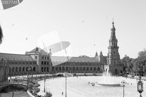 Image of Spain square in black and white