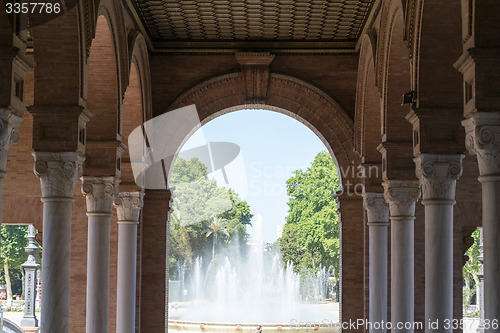 Image of Fountain between columns