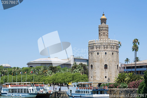 Image of Ferrys in front of the Gold tower