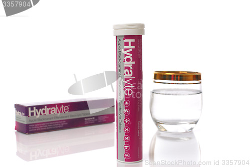 Image of Box of hydralyte effervescent tablets and glass water